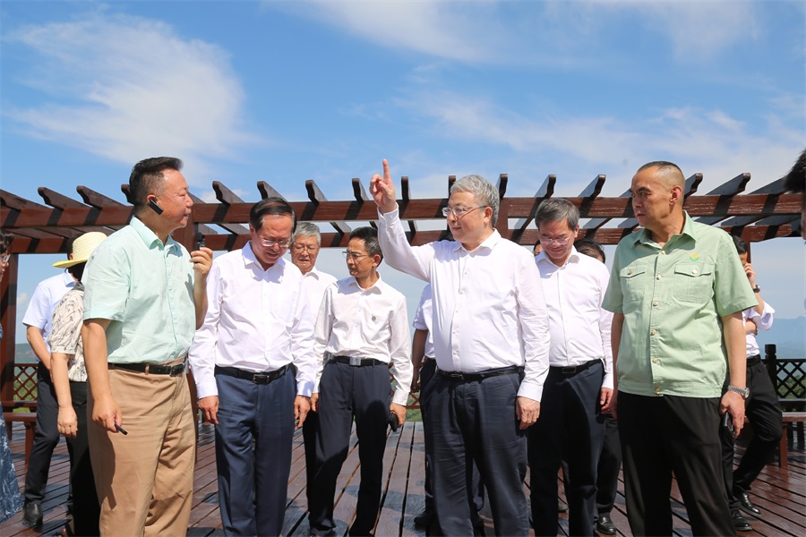 2024.06.23全國政協(xié)副主席、民盟中央常務(wù)副主席、中國科學(xué)院院士、清華大學(xué)副校長王光謙蒞臨金徽股份視察.jpg