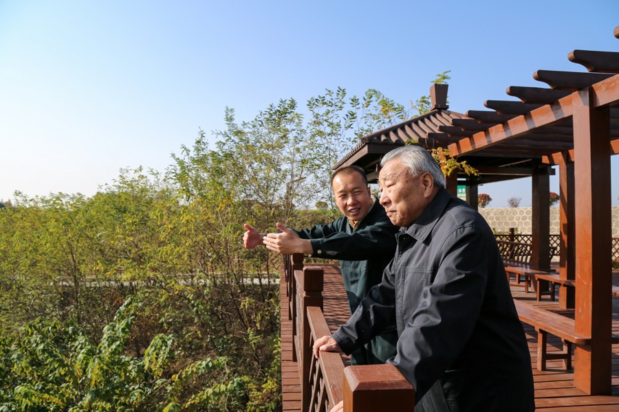 21-2019年10月，國家水利部原副部長王守強(qiáng)參觀金徽股份時(shí)盛贊：金徽股份是綠色礦山、文明礦山、美麗礦山。.jpg