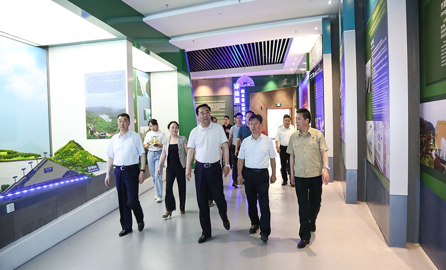 14-2021年6月，時(shí)任省委常委、省委統(tǒng)戰(zhàn)部部長馬廷禮蒞臨金徽股份調(diào)研。.jpg