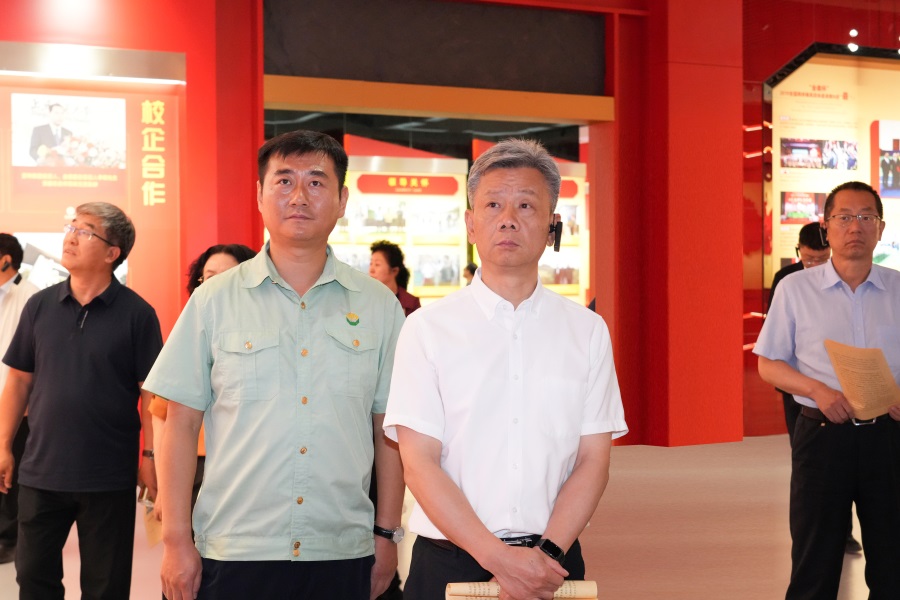 2024.06.23全國政協(xié)委員、省政協(xié)副主席、民盟甘肅省委會主委劉仲奎蒞臨金徽股份調(diào)研.jpg
