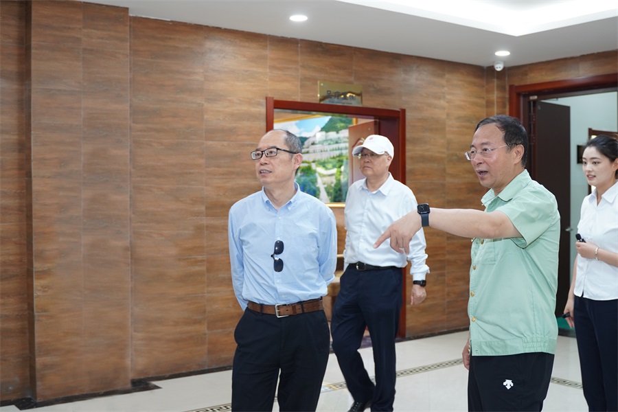 2024.06.23重慶市政協(xié)副主席、民盟市委會主委杜惠平蒞臨金徽股份調(diào)研.jpg