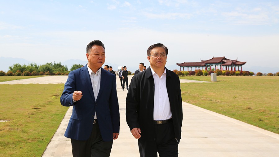 30-2021年5月，省人民檢察院黨組書記、檢察長朱玉蒞臨金徽股份調(diào)研綠色礦山建設(shè)工作。.jpg