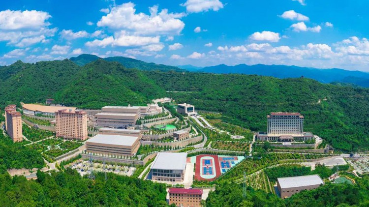 熱烈祝賀！金徽礦業(yè)股份有限公司榮獲2024年度全省工業(yè)經(jīng)濟(jì)穩(wěn)增長(zhǎng)突出貢獻(xiàn)企業(yè)